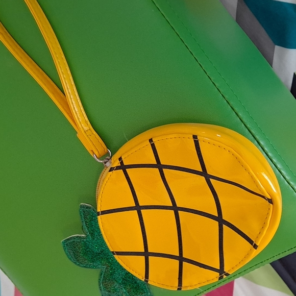 PINEAPPLE  🍍 coin purse...Yellow - Picture 4 of 4